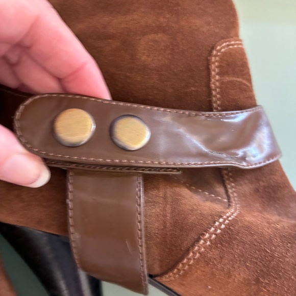 New BCBG Taupe brown tan Suede Slouch mid  HighHeeled Boots Y2K style 7.5 - Picture 6 of 16